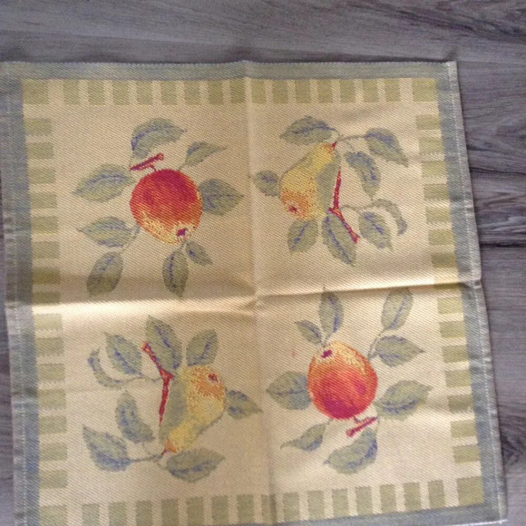 VINTAGE Circa: 1980's; Set of 4 napkins, placemats, 1 runner. Made in Italy - Picture 4 of 9